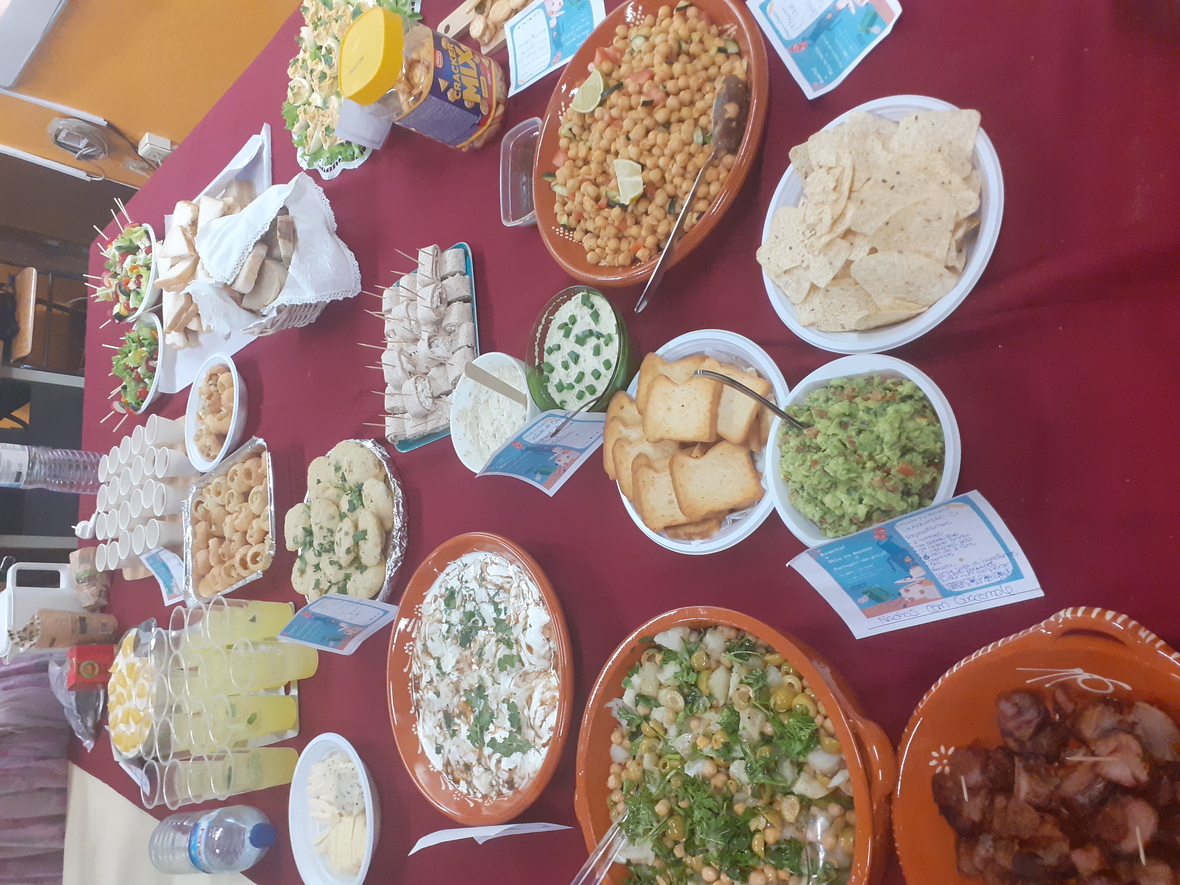 Mesa de partilha gastronómica no convívio PLA