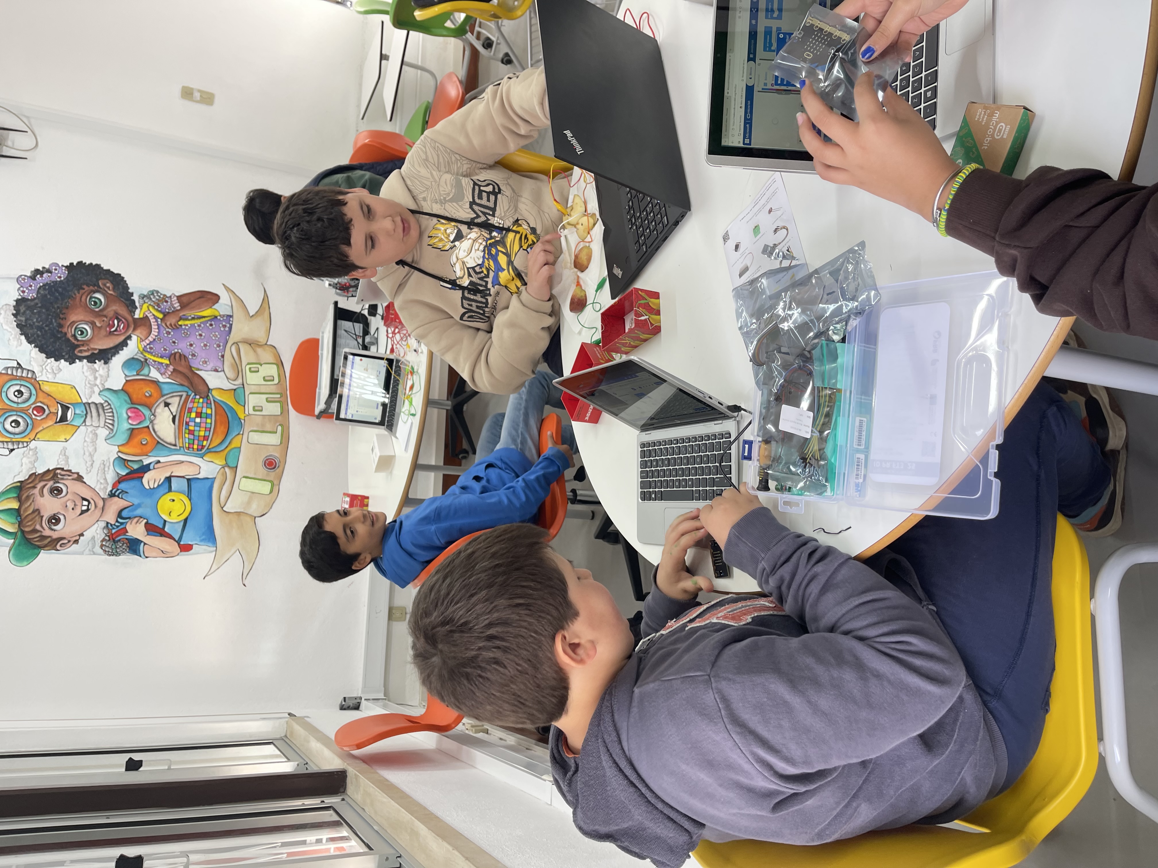 Sessão do Clube de Robótica na Escola Mem Ramires